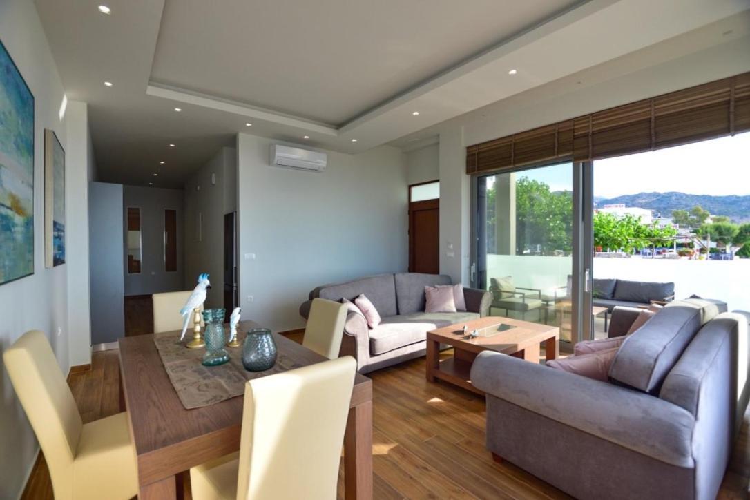 Gonis Grand Luxury Suite パレオコラ エクステリア 写真
